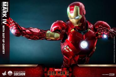 Iron Man 2 Actionfigur 1/4 Iron Man Mark IV mit Suit-Up Gantry 49 cm